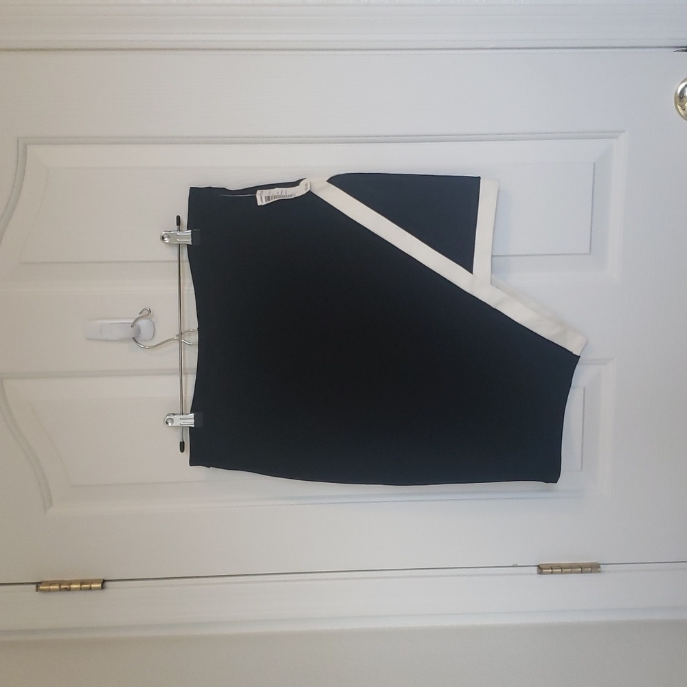 Potter's Pot Asymmetric black & white skirt NWT
